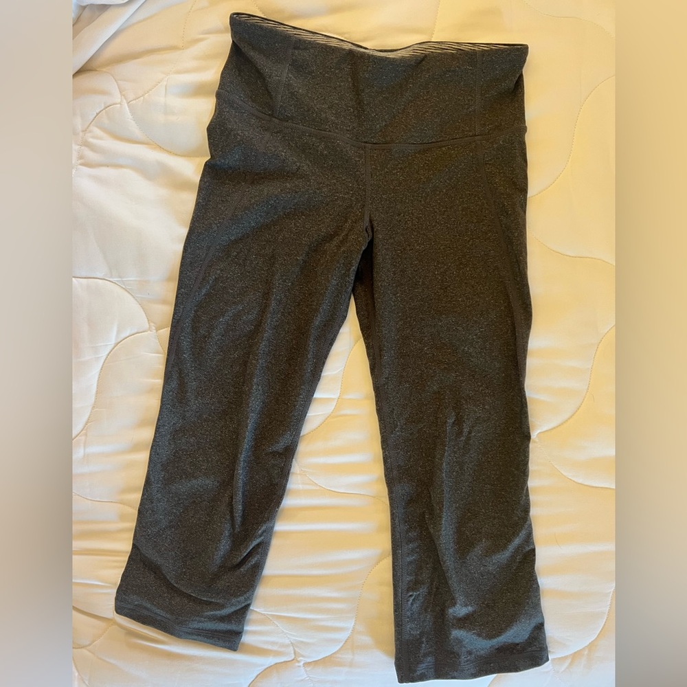 Lululemon grey capris length leggings size 6